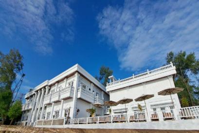 Tabebuya Resto & Resort